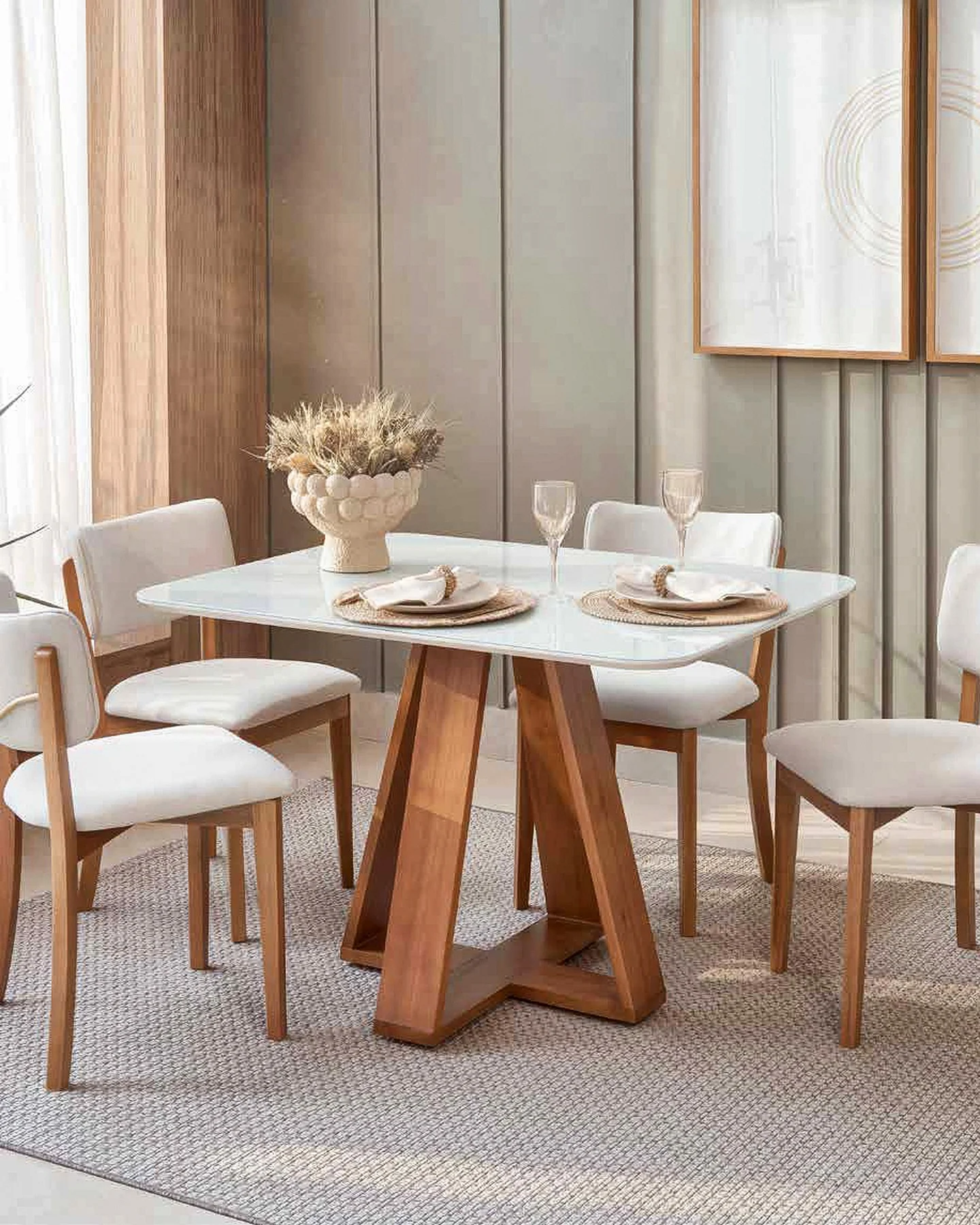 Mesa de jantar Aurora com cadeiras estofadas